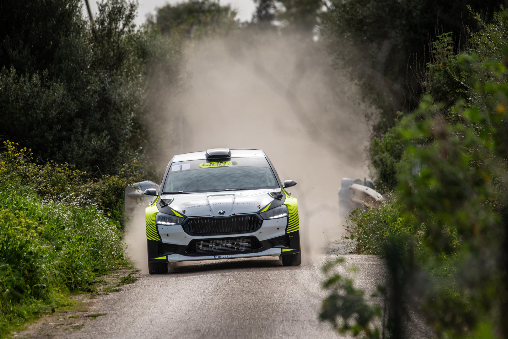 Rally Sulcis Iglesiente 2025: Luca Rossetti al comando dopo le quattro prove del sabato